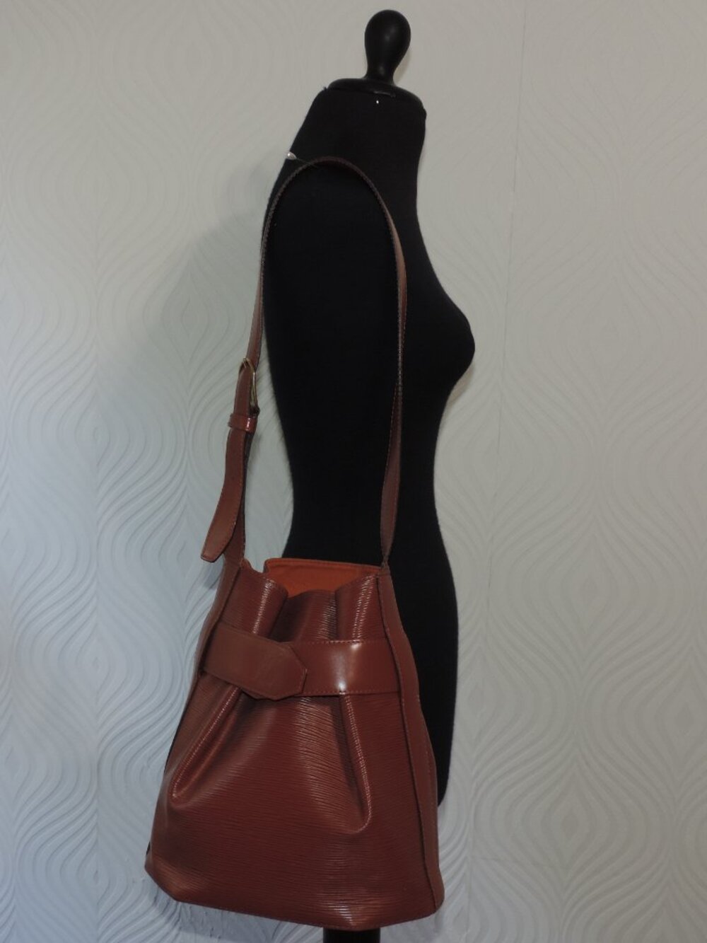 Louis Vuitton SAC D'EPAULE PM Lightweight Epi Leather Kenyan Fawn Brown - Picture 5 of 16